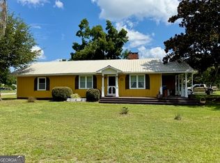 301 E Willow Lake Dr, Metter, GA 30439