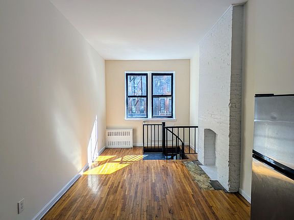4th image of 409 E 78th St APT A
