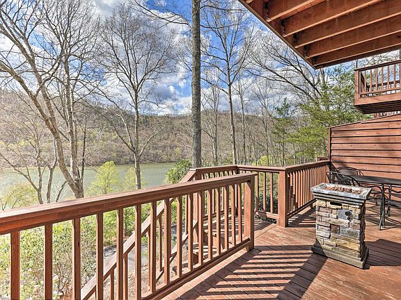 2nd image of 129 Lakeview Terr Priv Dr #129