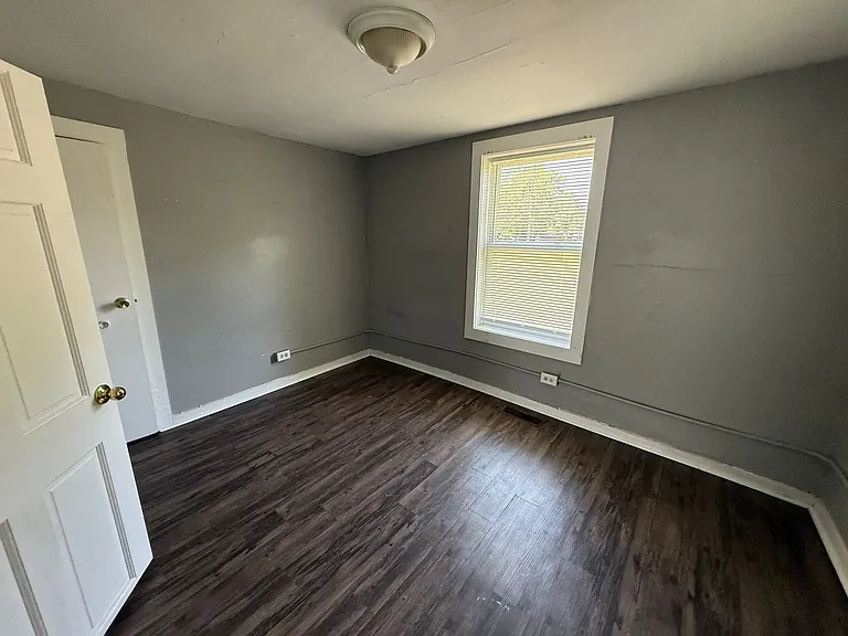 1503 W 16th St — Photo 9