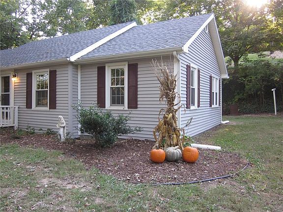 2nd image of 222 Dogwood St