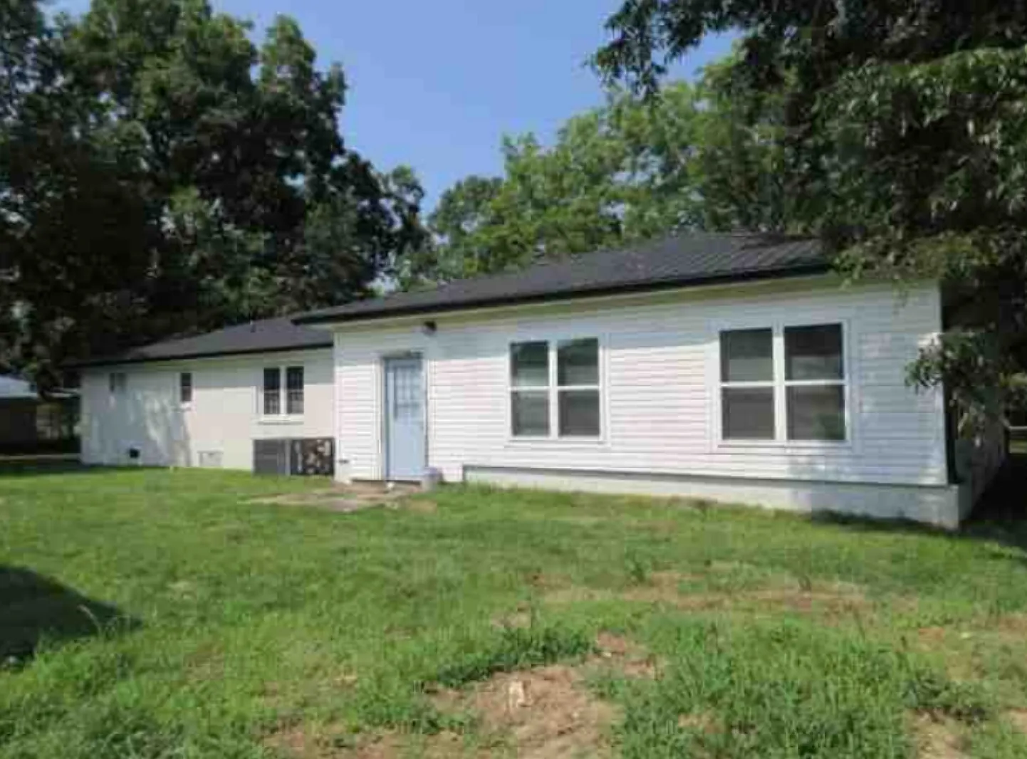 4 bed, 2450 sqft, $2,000 — Photo 2