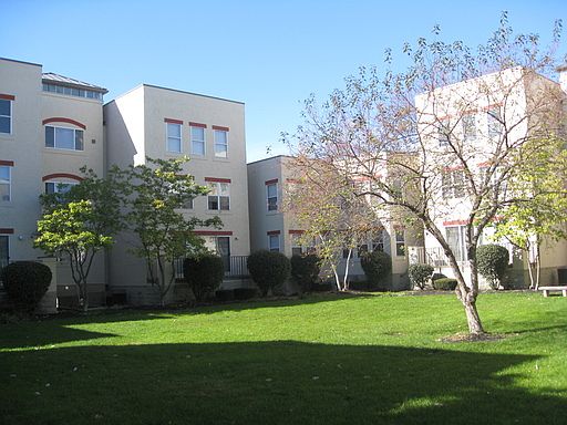 2nd image of 328 E Fulton St APT D