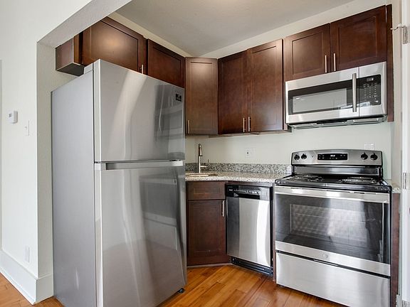 5th image of 3233 Loyola Ave #5
