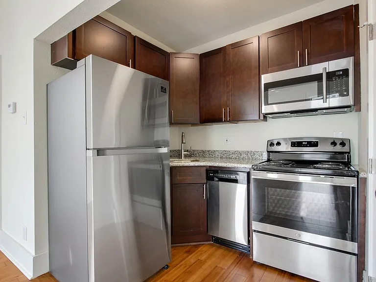 3233 Loyola Ave #5 — Photo 5