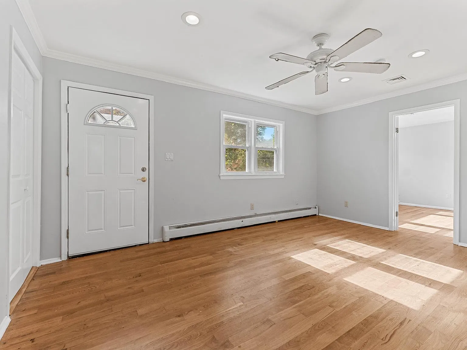 3 bed, 1170 sqft, $3,000 — Photo 3
