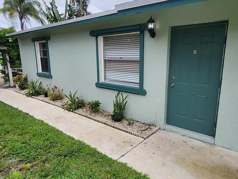 2167 Laura Ln #A — Photo 11