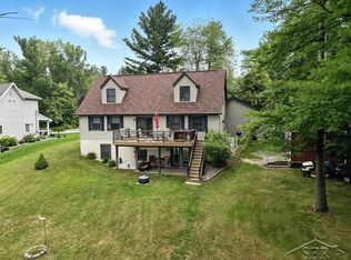 5505 N Clarence Ct, Sanford, MI 48657