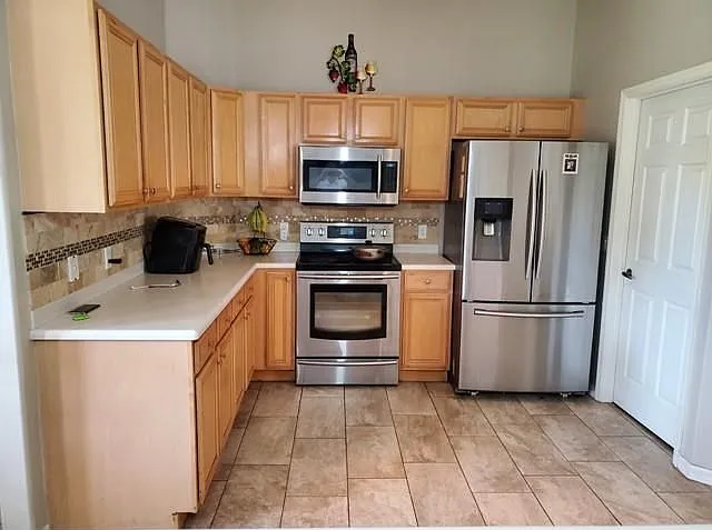 149 SW Fairview Ave — Photo 2