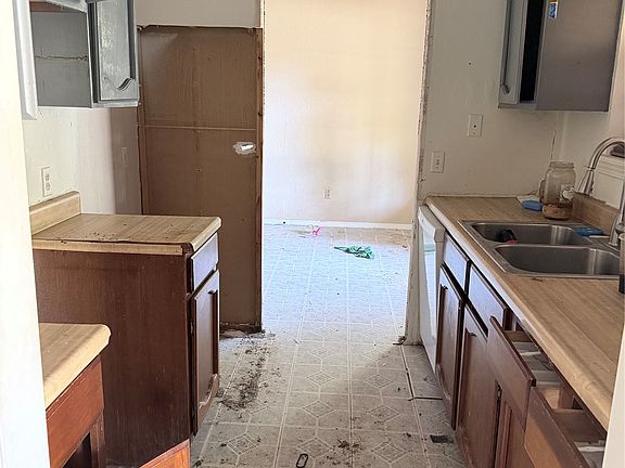 4th image of 515 Park St