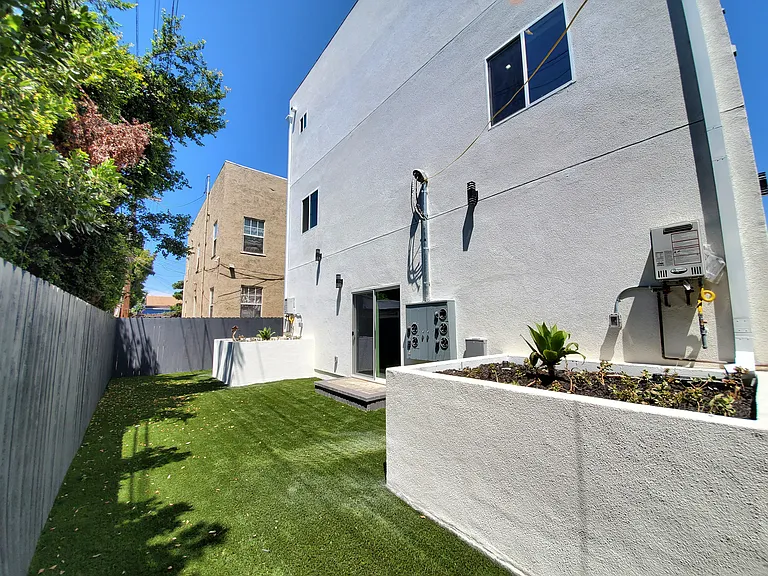 2337 Crenshaw Blvd #1/2 — Photo 29