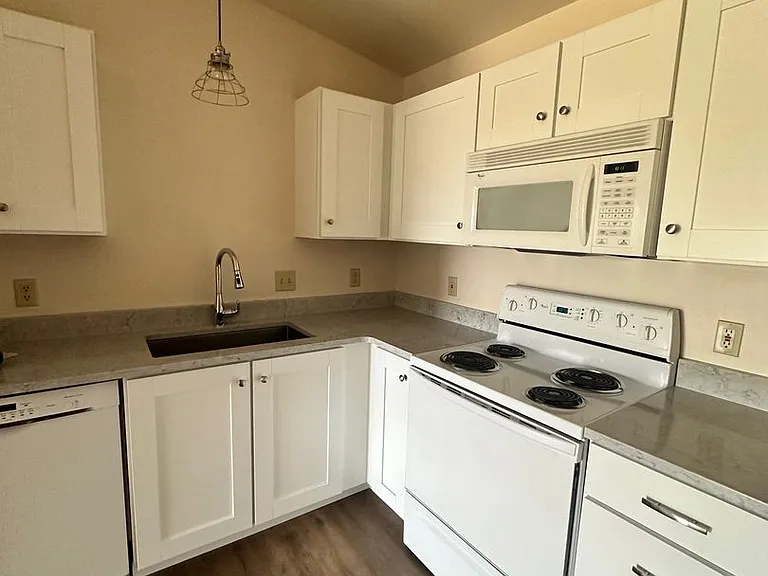 3505 Fallon St #B-24 — Photo 9