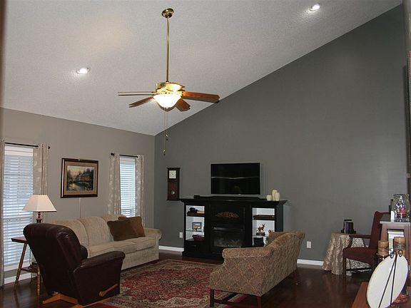 5th image of 25 White Oak Cir