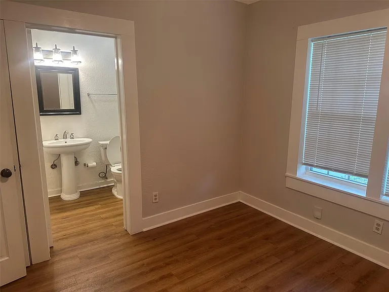914 W Lynwood Ave — Photo 10