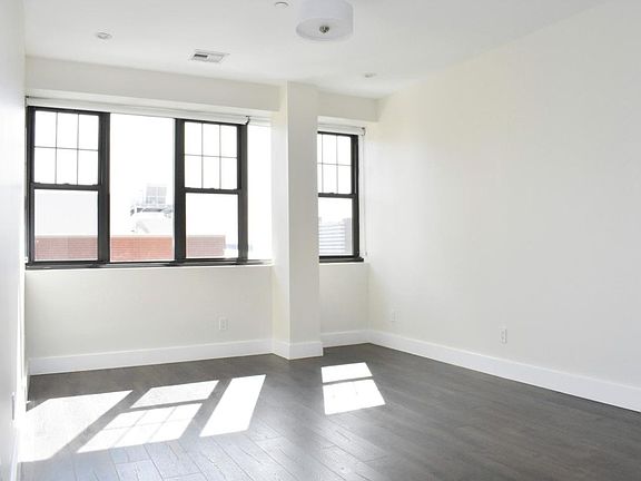 3rd image of 20 Park St #13