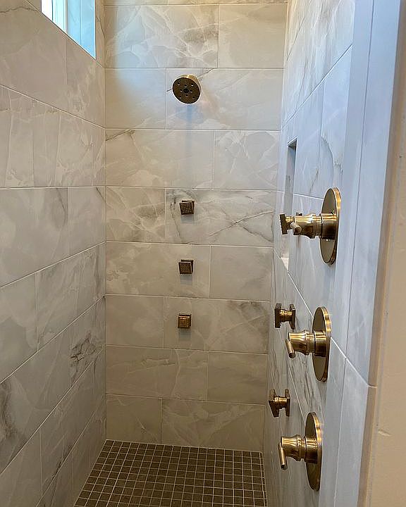 2nd image of 8032 W Sparks Lake Dr
