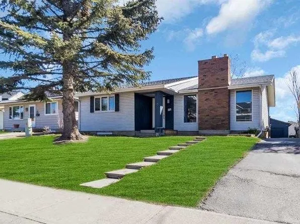 10 W Radcliffe Cres SE, Calgary, AB T2A 5X2