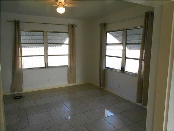 5th image of 4520 NE 5th Ave