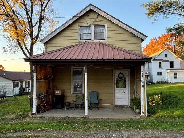 224 1/2 Hacker St, Kane, PA 16735