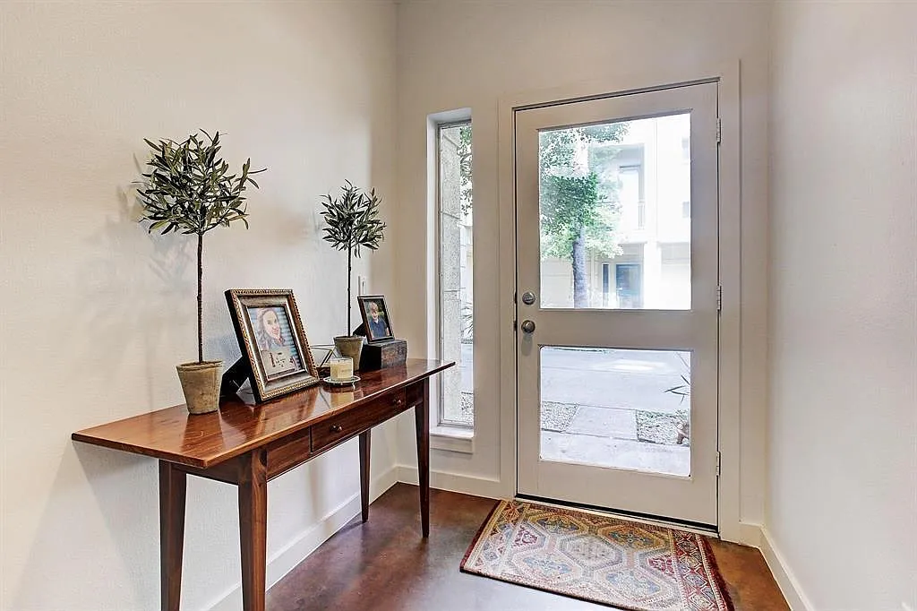 3 bed, 3.5 bath, 2338 sqft, $3,200 — Photo 4