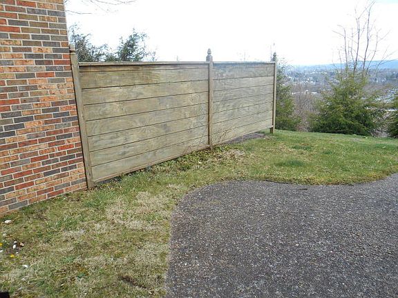 2nd image of 510 Carriage Dr