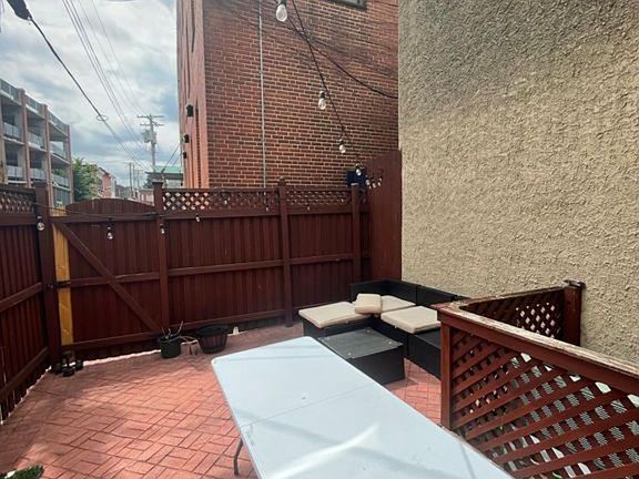 4th image of 117 E West St
