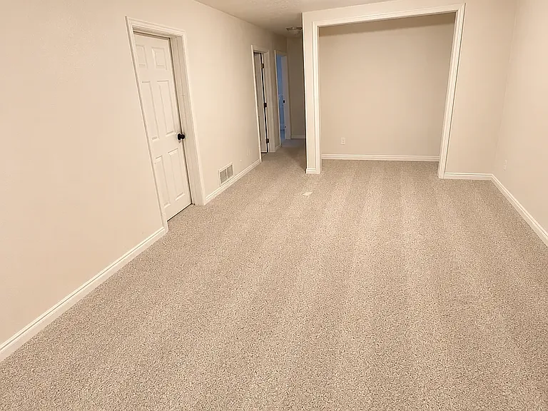 661 S 1200 W — Photo 2