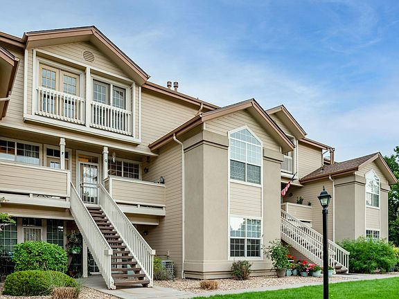 Front view of condo on 2nd floor.