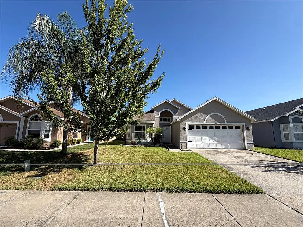 4 bed, 2.5 bath, 1393 sqft, $2,400 — Photo 2
