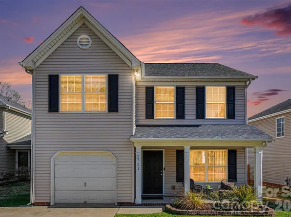 3721 Brookchase Ln, Charlotte, NC 28205