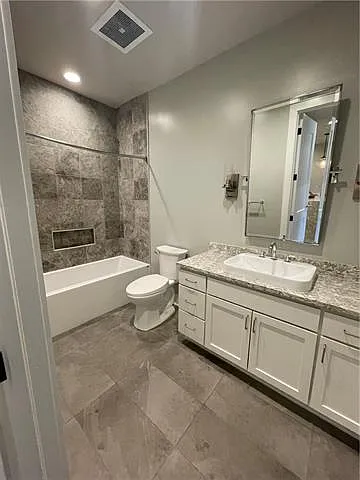 818 Howard Ave #404 — Photo 8