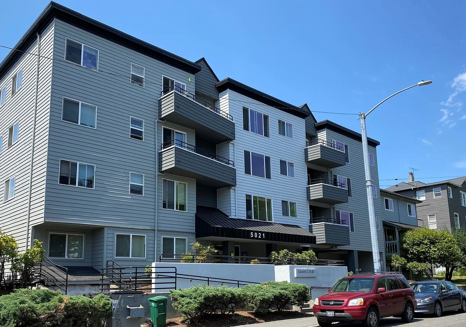 Adams Court Apartments — Photo 1