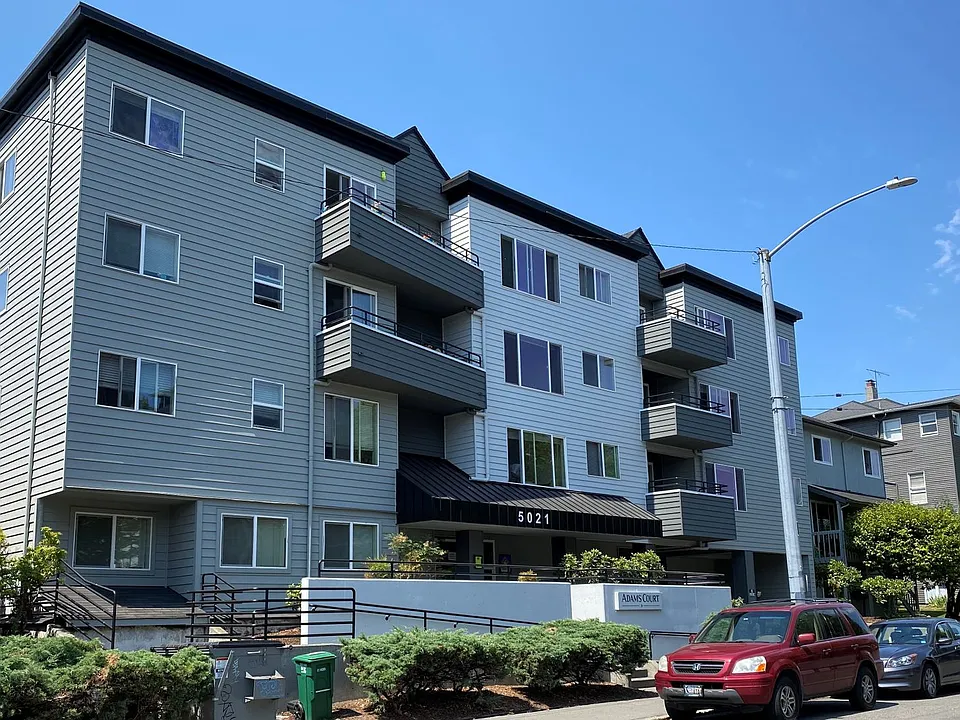 Adams Court Apartments