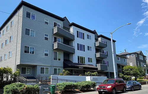 Adams Court Apartments Photo 1