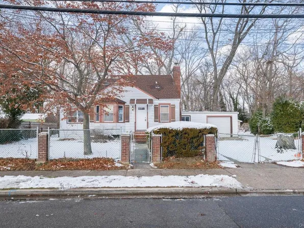 53 E Greenwich Avenue, Roosevelt, NY 11575