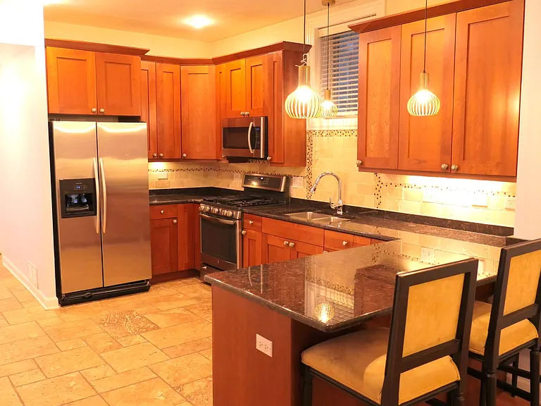 413 N Noble St #G — Photo 15