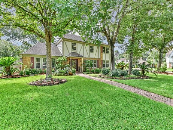 3rd image of 19506 Hurst Wood Dr