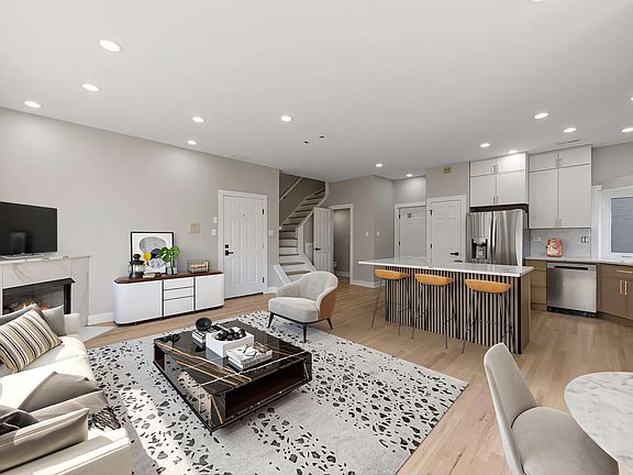 2nd image of 1016 N Marshfield Ave APT 3