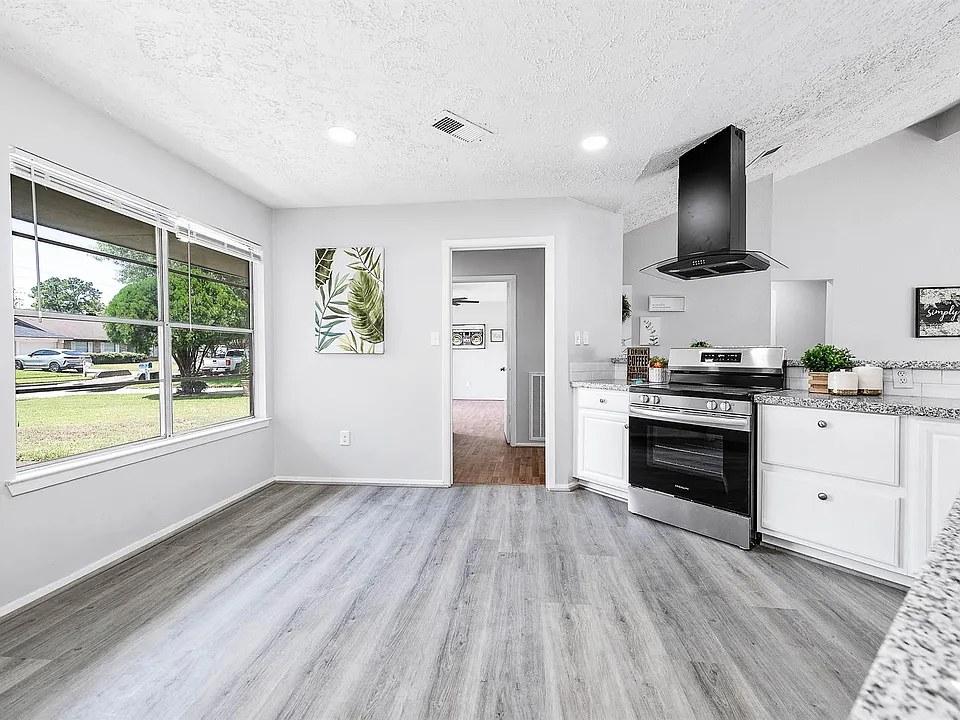 13402 Tara Oak Dr
