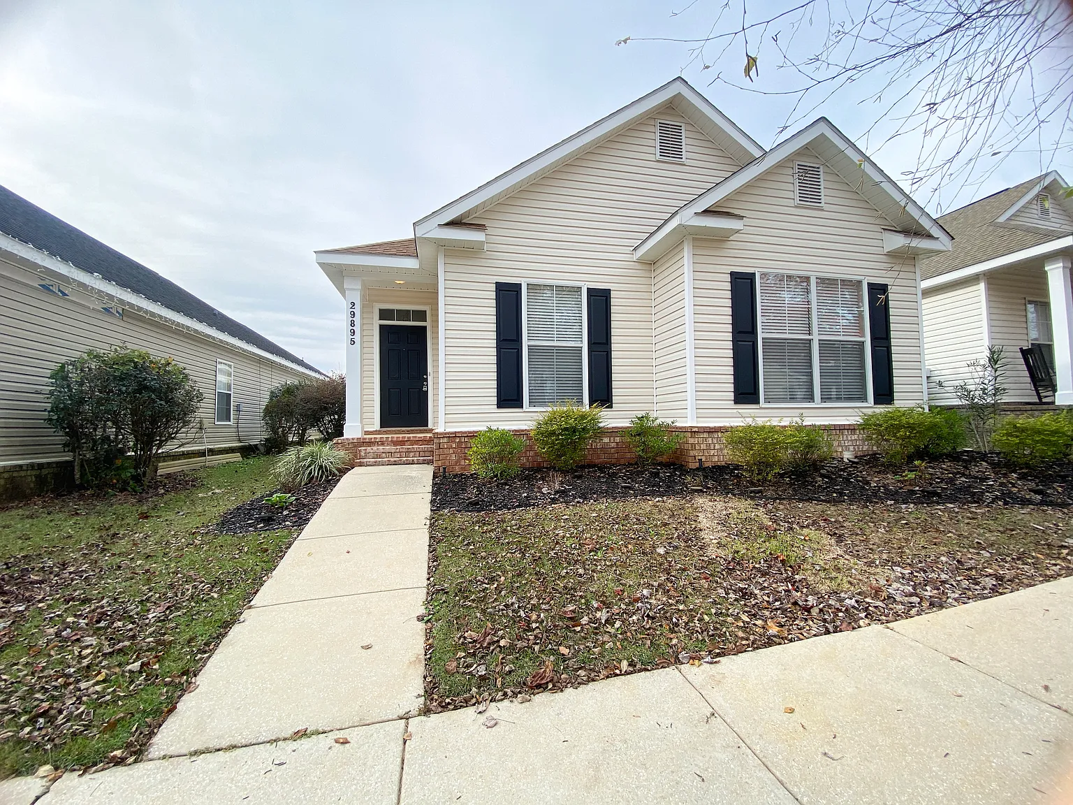 Available Mid October! 3 Bed/2 Bath In Historic Malbis — Photo 1