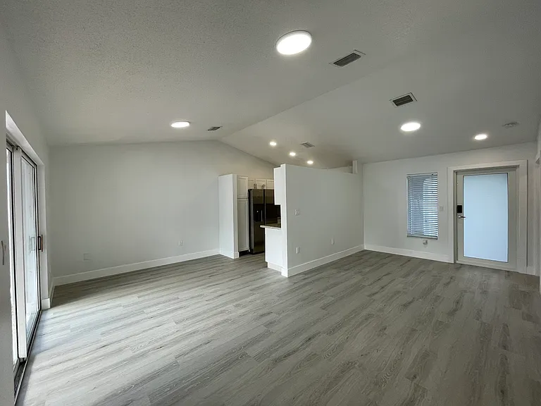 18254 SW 143rd Pl — Photo 11