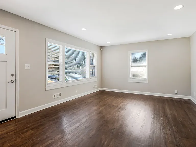 618 Oak Ridge Dr — Photo 2