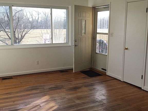3rd image of 1902 Walker Ave