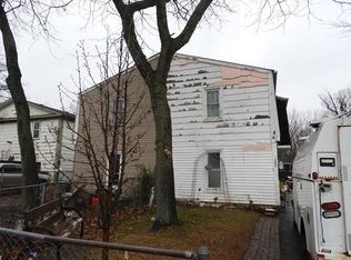 1622 11th St, Waukegan, IL 60085