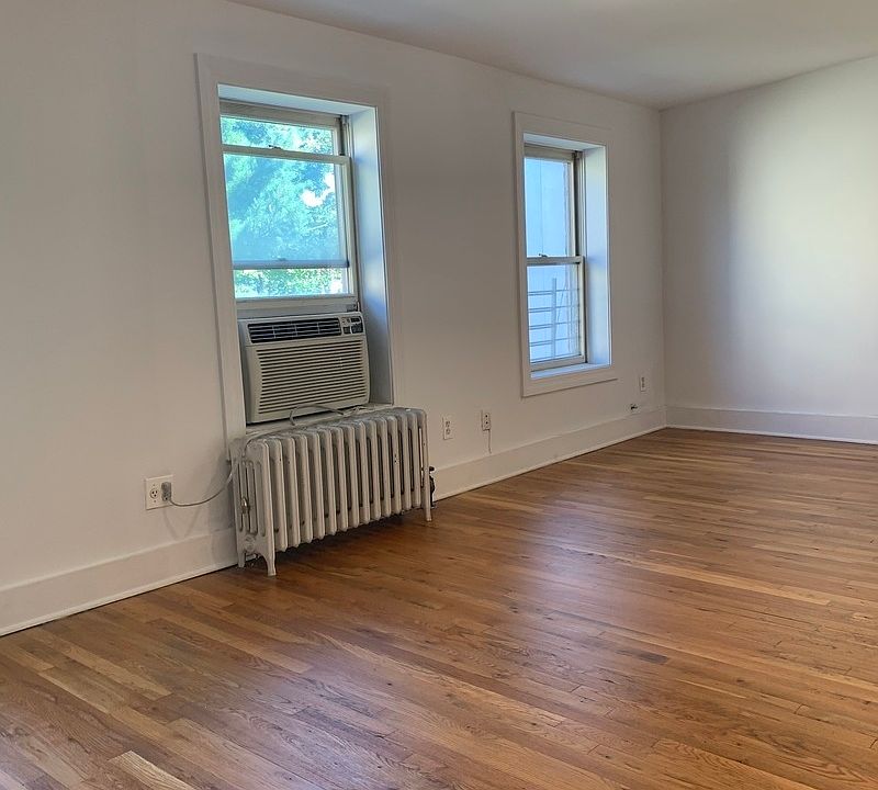 1st image of 606 Carlton Ave #Top