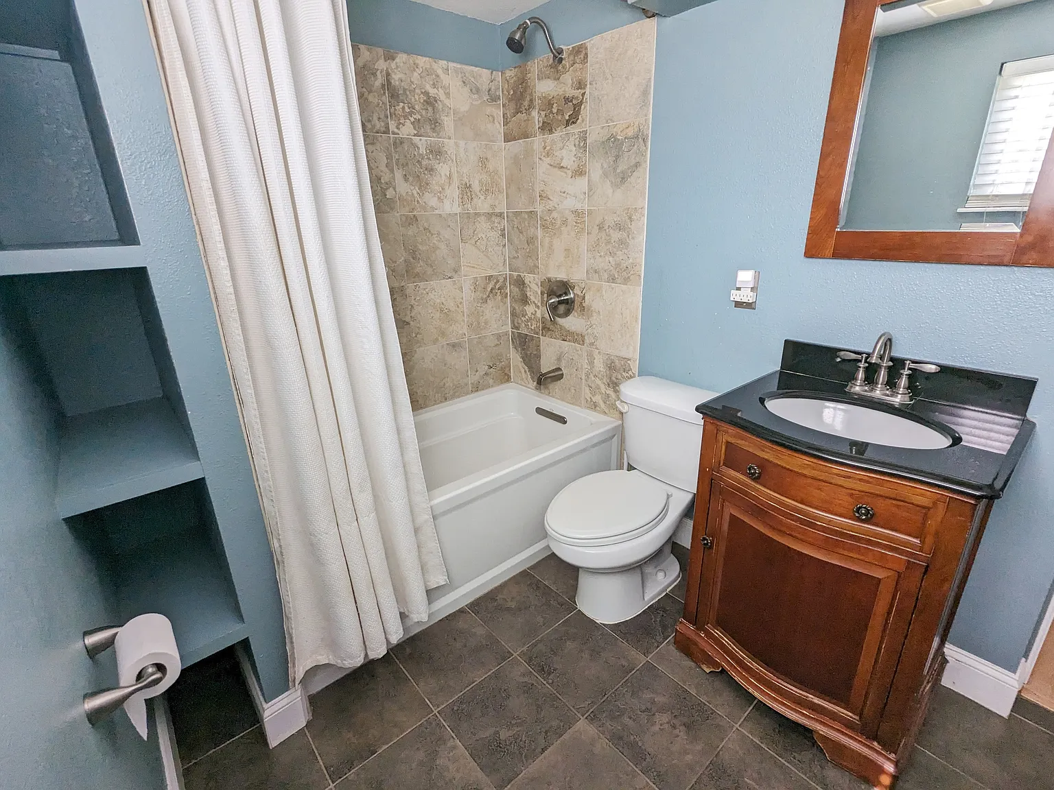 2 bed, 1100 sqft, $2,095 — Photo 4