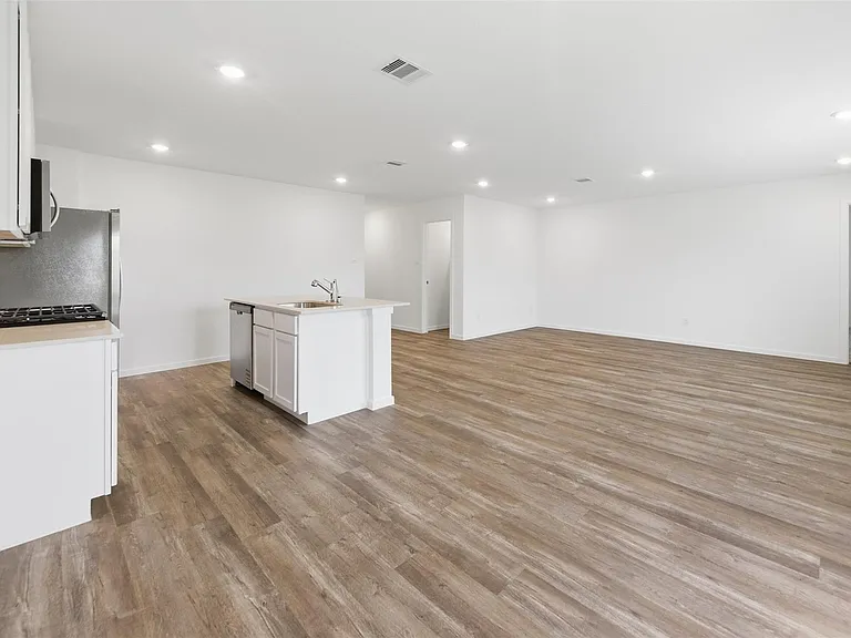 40810 Hawthorne Glades St — Photo 10