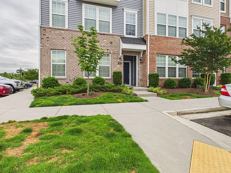 5931 Laurel Bed Ln #B — Photo 4