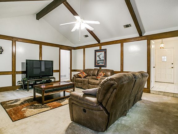 4th image of 1126 Spring Lake Dr