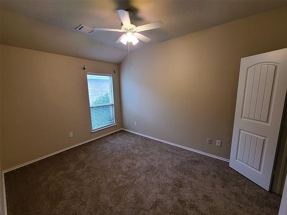 4th image of 512 Basswood Ln